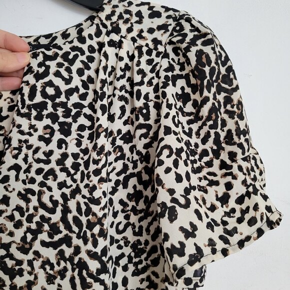 19 Cooper Tan Cheetah Leopard Animal Print V Neck Short Sleeve Blouse Size Small - Picture 4 of 11